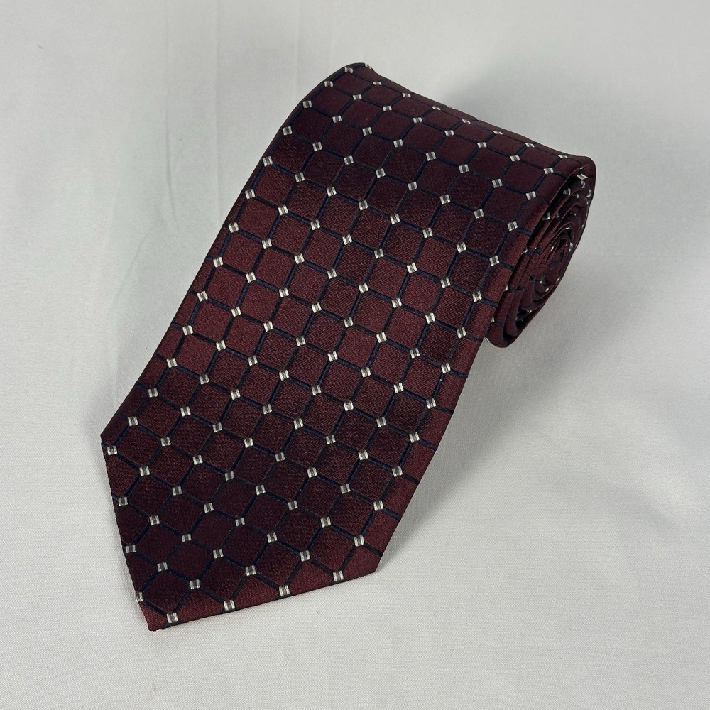 Jos A Bank Silk Tie Burgundy Lattice Jacquard Pattern Made In USA 3.75" W 57" L